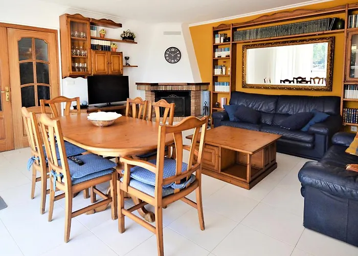 Piso De Playa Con Terraza En El Centro De Vilanova *